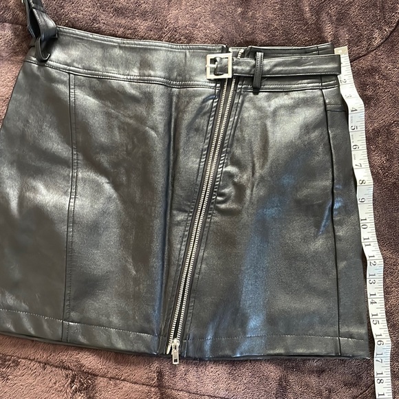 Forever 21 Mini faux leather Black Skirt S - Picture 5 of 6